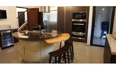 VENTA DE CASA CLAYTON AMOBLADA 545M2 EMBASSY CLUB MLD