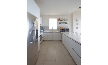 VENTA DE APARTAMENTO AMBLADO EN PLAYA ESCONDIDA