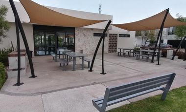 Capittala CASA en RENTA, 3 recámaras, privada con amenidades!!!