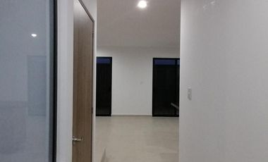 Capittala CASA en RENTA, 3 recámaras, privada con amenidades!!!