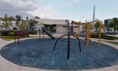 Capittala CASA en RENTA, 3 recámaras, privada con amenidades!!!