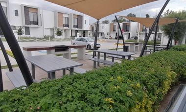 Capittala CASA en RENTA, 3 recámaras, privada con amenidades!!!