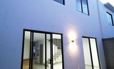 Capittala CASA en RENTA, 3 recámaras, privada con amenidades!!!