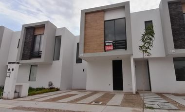 Capittala CASA en RENTA, 3 recámaras, privada con amenidades!!!
