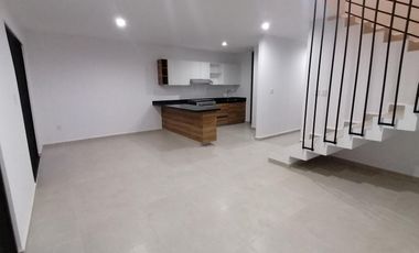 Capittala CASA en RENTA, 3 recámaras, privada con amenidades!!!