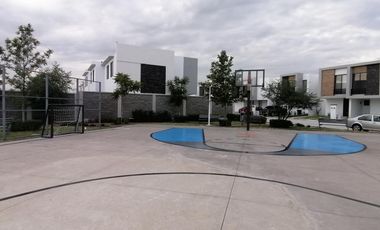 Capittala CASA en RENTA, 3 recámaras, privada con amenidades!!!