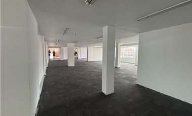 ARRIENDO OFICINA  PISO 6 AREA 550ME CHICO