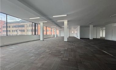 ARRIENDO OFICINA  PISO 6 AREA 550ME CHICO