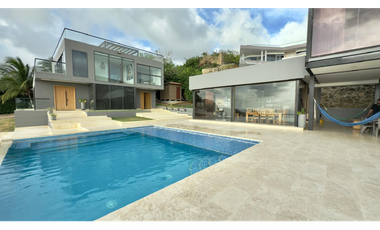 VENTA DE CASA EN CONDOMINIO PRIVADO VISTA AL MAR