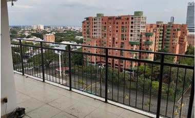 Alquilo Amplio apartamento PentHouse Dúplex frente a chipichape Norte