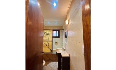 VENTA CHALET DE 4 AMB.C/ PARQUE, QUINCHO Y GARAGE.CONSTITUCION