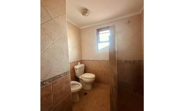 VENTA CHALET DE 4 AMB.C/ PARQUE, QUINCHO Y GARAGE.CONSTITUCION