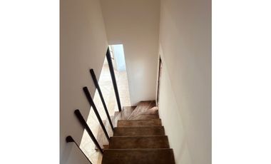 VENTA CHALET DE 4 AMB.C/ PARQUE, QUINCHO Y GARAGE.CONSTITUCION