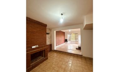 VENTA CHALET DE 4 AMB.C/ PARQUE, QUINCHO Y GARAGE.CONSTITUCION