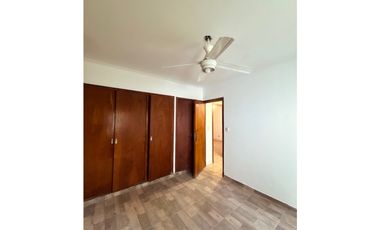 VENTA CHALET DE 4 AMB.C/ PARQUE, QUINCHO Y GARAGE.CONSTITUCION