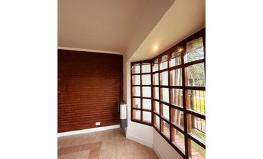 VENTA CHALET DE 4 AMB.C/ PARQUE, QUINCHO Y GARAGE.CONSTITUCION