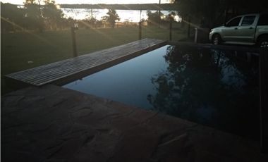 VENDO CASA EN AMPLIO TERRENO, QUINCHO Y PILETA, CANDELARIA MNES