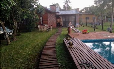 VENDO CASA EN AMPLIO TERRENO, QUINCHO Y PILETA, CANDELARIA MNES