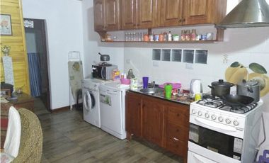 VENDO CASA EN AMPLIO TERRENO, QUINCHO Y PILETA, CANDELARIA MNES