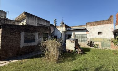 Urdaneta 17, entre Cristiania y Albarracín - Vivienda y local
