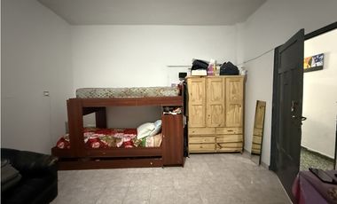 Urdaneta 17, entre Cristiania y Albarracín - Vivienda y local