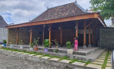 Dijual rumah joglo + Gudang Luas 250m2, dekat ke banyak kampus dan fas
