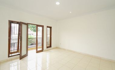 Rumah Luas 4 Kamar 6 Menit ke RS Mustika Medika Dibantu KPR J-32270