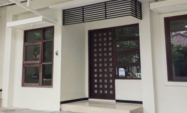 Disewakan rumah yang nyaman dan asri di dalam perumahan royal ketintan