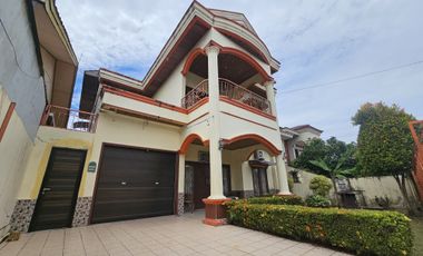 Rumah cantik dan besar siap huni di pupuk