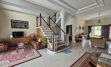 Rumah cantik dan besar siap huni di pupuk