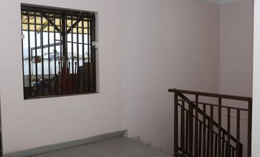 Jual Rumah 2 Lantai Strategis Dekat Stasiun Palmerah Siap KPR J-18457