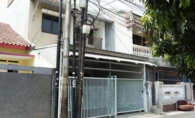 Jual Rumah 2 Lantai Strategis Dekat Stasiun Palmerah Siap KPR J-18457