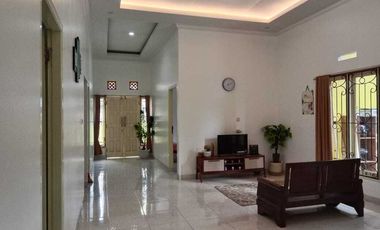 Di jual  Rumah Nyaman dan Asri Lokasi Strategis di Demang Lebar Daun