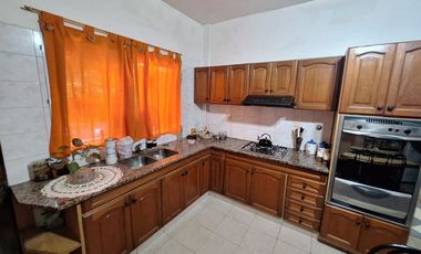 CASA VENTA 6 AMBIENTES LOMAS DE ZAMORA A/ CREDITO