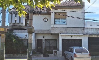 CASA VENTA 6 AMBIENTES LOMAS DE ZAMORA A/ CREDITO