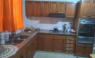 CASA VENTA 6 AMBIENTES LOMAS DE ZAMORA A/ CREDITO