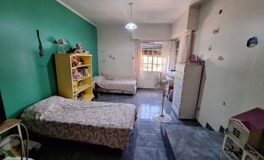 CASA VENTA 6 AMBIENTES LOMAS DE ZAMORA A/ CREDITO