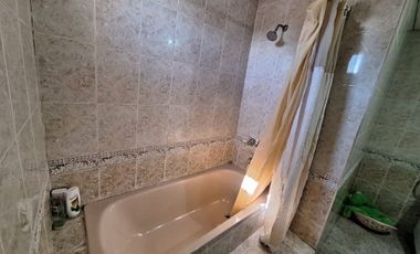 CASA VENTA 6 AMBIENTES LOMAS DE ZAMORA A/ CREDITO