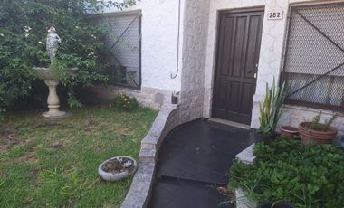 CASA VENTA 6 AMBIENTES LOMAS DE ZAMORA A/ CREDITO