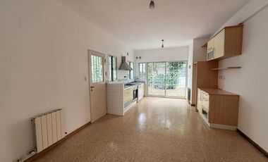 Casa 3amb. c/dependencia y cochera