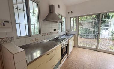 Casa 3amb. c/dependencia y cochera