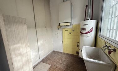 Casa 3amb. c/dependencia y cochera