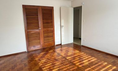Casa 3amb. c/dependencia y cochera