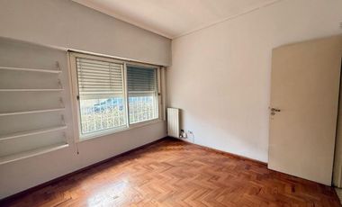 Casa 3amb. c/dependencia y cochera
