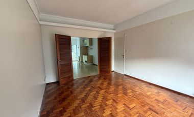 Casa 3amb. c/dependencia y cochera