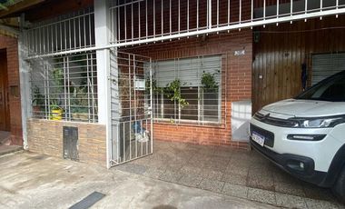 VENTA CASA 3 AMBIENTES, BERNAL OESTE