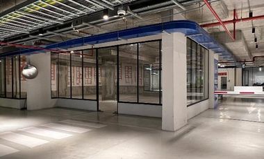 Local Comercial en Arriendo en Avenida Américo Vespucio Sur 360