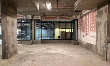 Local Comercial en Arriendo en Avenida Américo Vespucio Sur 360