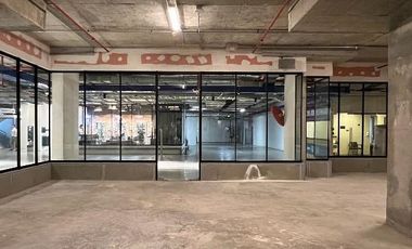 Local Comercial en Arriendo en Avenida Américo Vespucio Sur 360