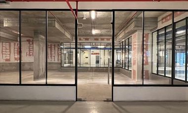 Local Comercial en Arriendo en Avenida Américo Vespucio Sur 360